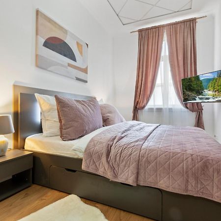 Luxe Living At Old Town Center Lägenhet Bratislava Exteriör bild